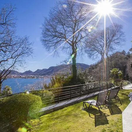 Villa La Reina Como
